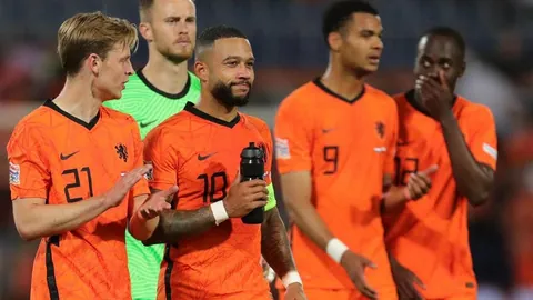 斯鲍独占鳌头54洞领先高坛赛事，麦克罗伊并列第五，舍夫勒排位第十六